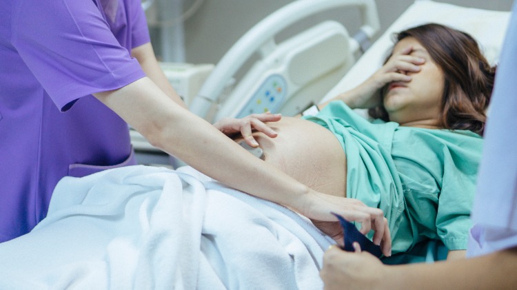 Examining a pregnant woman belly